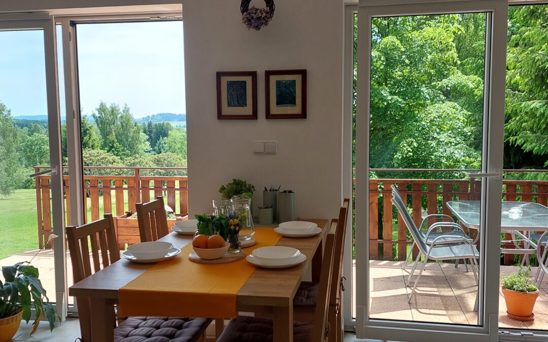 Apartmá 2P-Karlovy Dvory/ po rekonstrukci/do5 osob/terasa/1,5 ha velký pozemek bez další zástavby