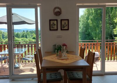 Apartmá 2P-Karlovy Dvory/ po rekonstrukci/,1,5 ha pozemek bez další zástavby, pergola, terasa, ohniště s roštem
